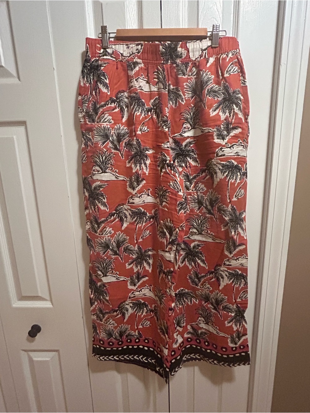 Tahari Coral Palm-Print Wide Leg Pants